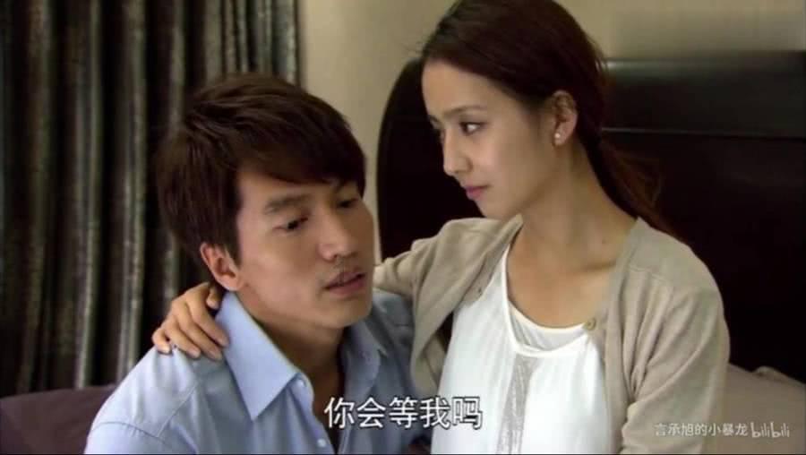 喜欢一个女生该不该过去找她，但是又怕过去了没有话题聊？
